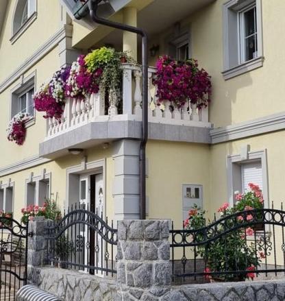 Apartment Sneznik Stari Trg pri Lozu Exterior foto